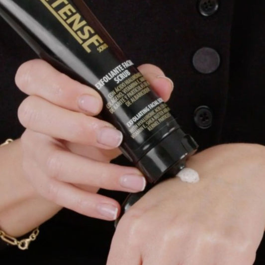 Exfoliante facial scrub Tahe Intense 100ml con ácido hialurónico y partículas albaricoque, cosmética profesional renovación piel, CADAK Beauty Alicante