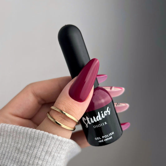 RED VELVET esmalte semipermanente Studios Didier 8 ml.