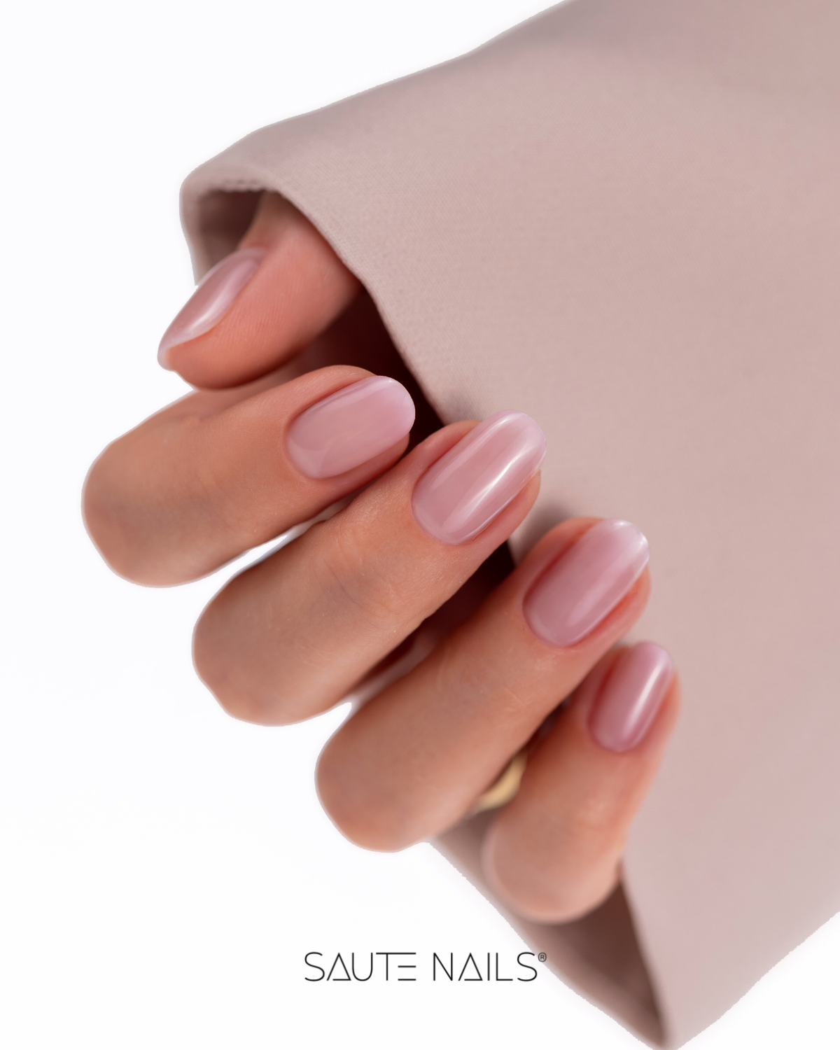 Gel constructor Beige Aura BiB Level Up Saute Nails 8ml, tono nude beige para manicura natural y elegante