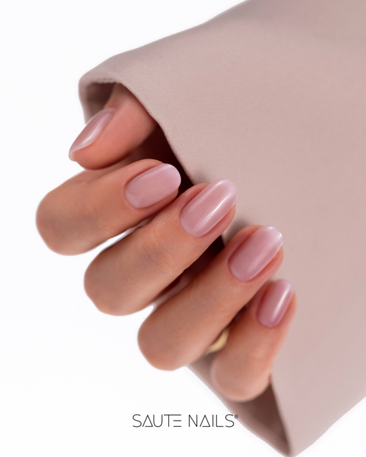 Gel constructor Beige Aura BiB Level Up Saute Nails 8ml, tono nude beige para manicura natural y elegante