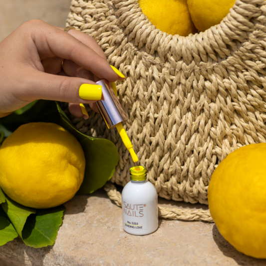 Sending Love Esmalte Semipermanente  Saute Nails 8ml.