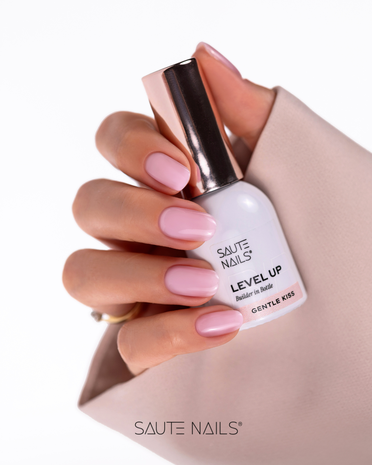 Gel constructor Gentle Kiss BiB Level Up Saute Nails 8ml, tono rosa suave para manicura natural y delicada