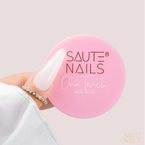 Esculpido de uña efecto blanco lechoso realizado con gel constructor Saute Nails One Touch Milky WhiteSupply