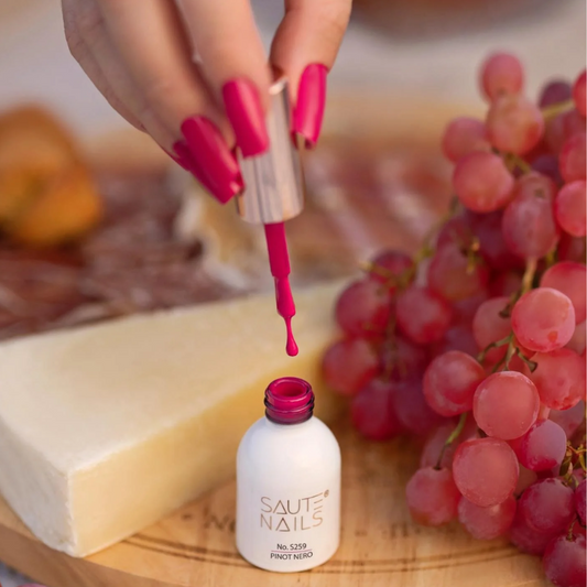 Pinot Nero Esmalte Semipermanente Saute Nails 8ml.