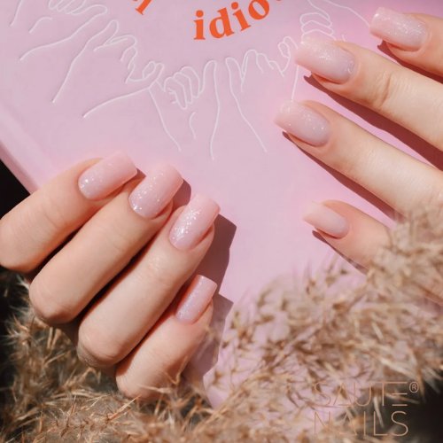 Estructura de uña realizada con gel constructor rosa brillante Saute Nails One Touch Glitter Pink