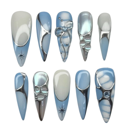 muestrario de manicura color azul mar con detalles en gel plateado 3d