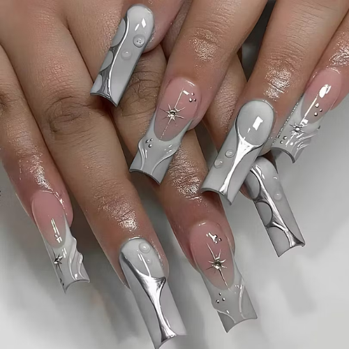 Manicura realizada con gel 3d plata